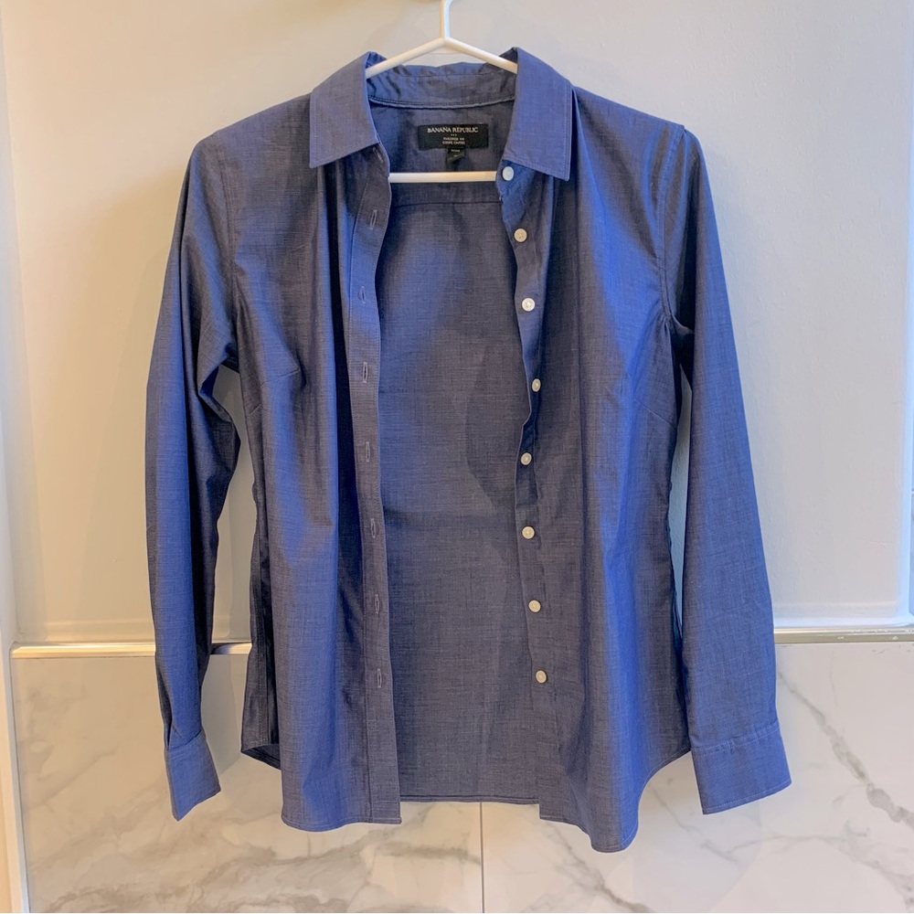 Banana Republic Ladies Slim Fit Oxford Shirt.